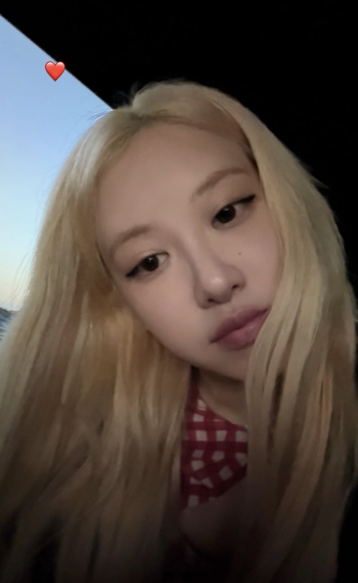 Chaelisasmom's tweet photo. My pretty girl i missed you so much🫂🤍 https://t.co/NPPbsDoShg