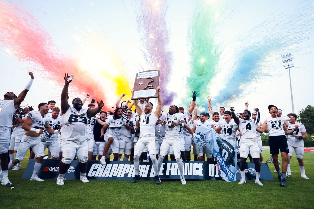 FFFA_officiel's tweet photo. LES BLACK PANTHERS, 4 FOIS PLUTÔT QU'UNE ! 💎

Un quatrième titre de suite au Casque de Diamant pour les Black Panthers de Thonon après leur succès 49-46 contre les Iron Mask de Cannes 🏆

Un 7ème titre pour les joueurs de Larry Legault qui s'imposent une nouvelle fois. https://t.co/eIv7IXhqTa