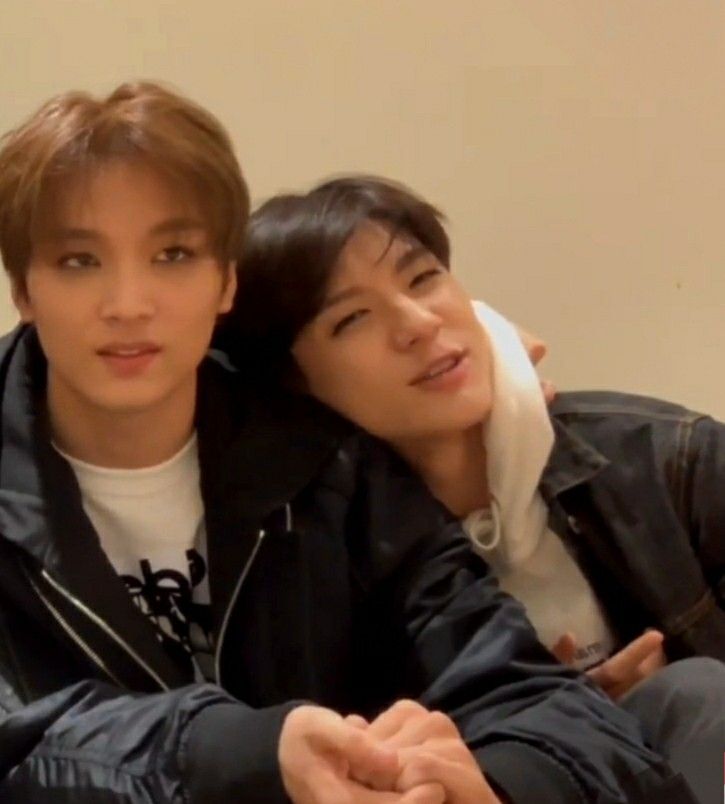 littlegfjeno's tweet photo. nohyuck cuddling lets all live https://t.co/SfwbcVLDEH