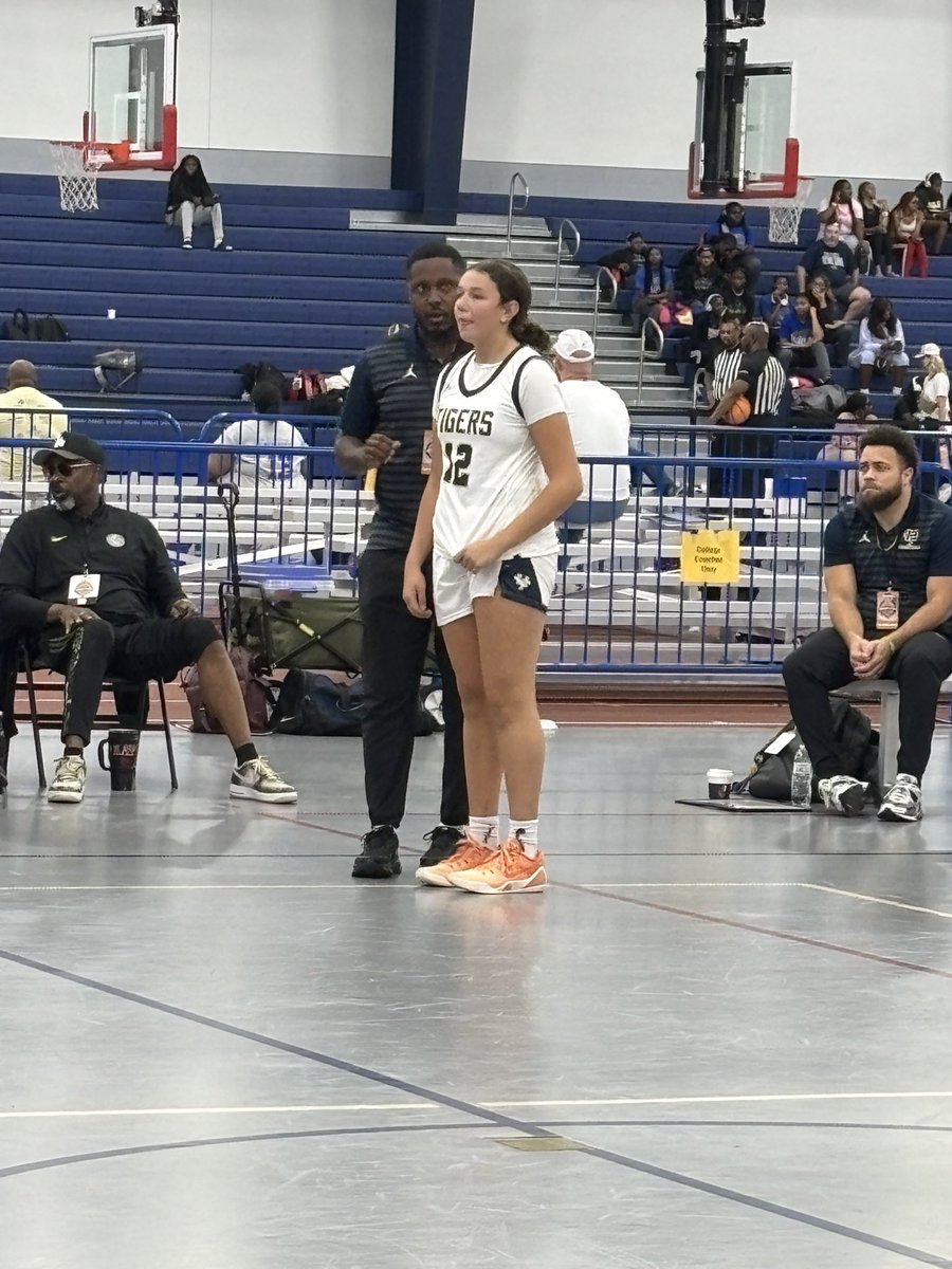 Holy Trinity Girls Basketball tweet media