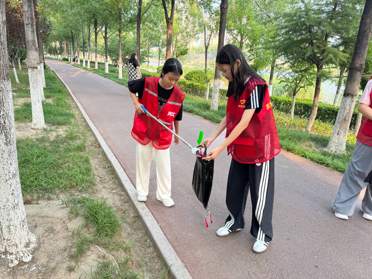 dariastar07's tweet photo. Join our campus volunteer club’s weekend park clean-up! We’ll provide gloves u0026 bags – just show up with energy. Let’s make our city greener together! https://t.co/1wuUyTKlAw