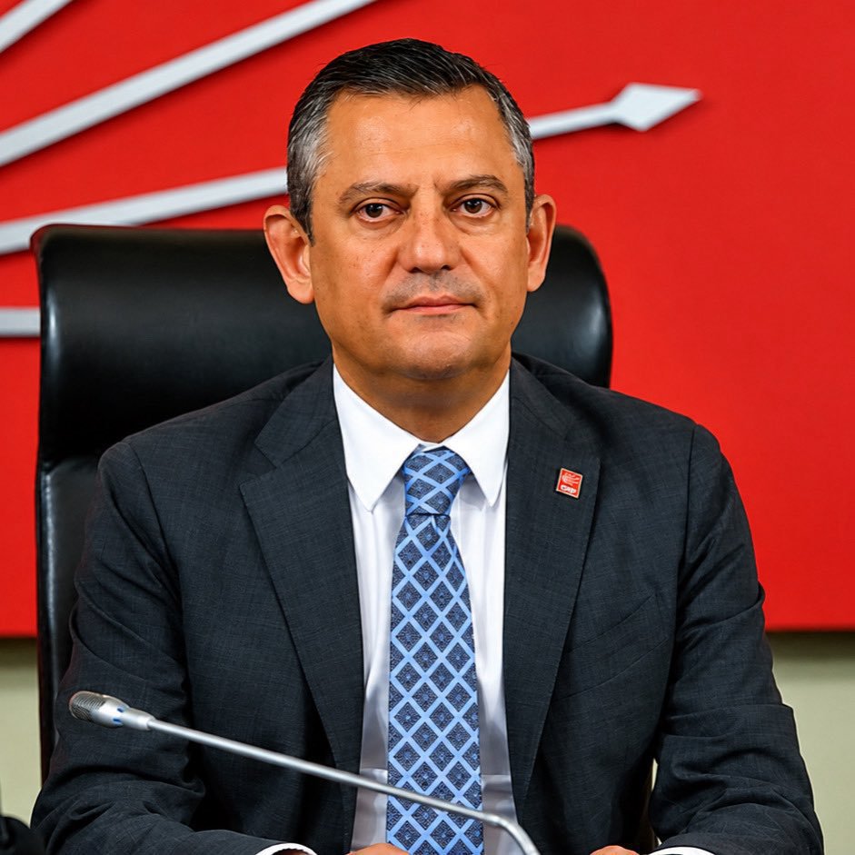 YeniUlak's tweet photo. Özgür Özel: “23 yıl kazandın, bir şey diyen yok. Biz 47 yıl kazanamadık, ağzımızı açıp bir şey söylemedik.

Bu sefer biz kazandık, hazmedemediler.” https://t.co/l9HGHboZzm