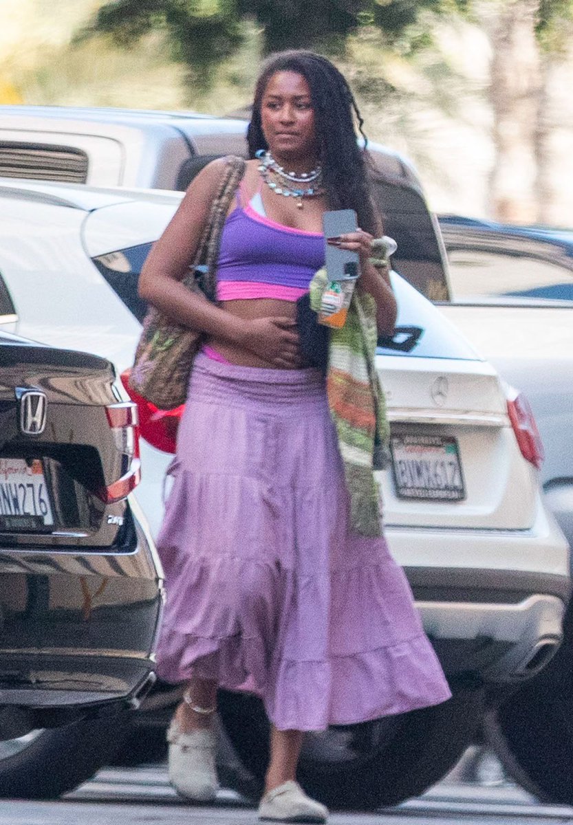 softblurss's tweet photo. Sasha Obama is so cool 🌸 https://t.co/smFqZE1e3S