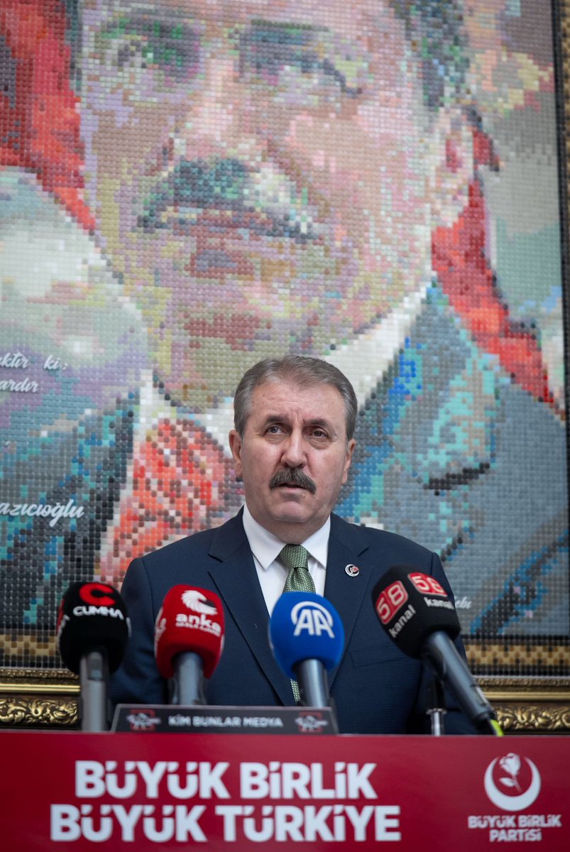 MilliyetciX's tweet photo. Mustafa Destici:

"Türk kavramından, Türk bayrağından, Türk isminden ve Türk devletinden bu kadar rahatsızsan, senin soyadın niye Türk?"

"Türkiye'de Kürt sorunu yoktur; Ahmet Türk gibi hainler ordusu sorunu vardır!" https://t.co/0dqSlNeQg1