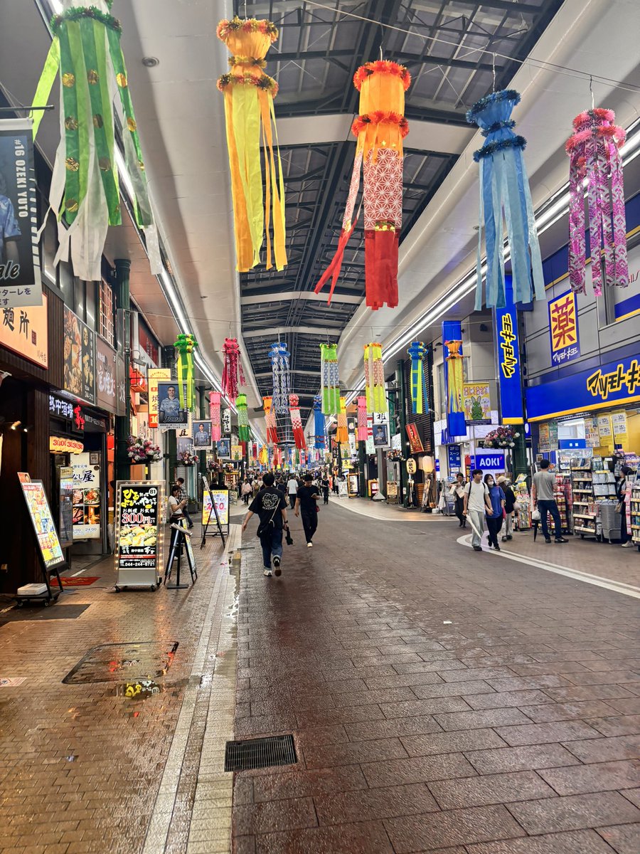 e34_x's tweet photo. 川崎のお祭りみたいなやつ友達と行ってきた〜〜✌️

桃のワインと安定のじゃがバター(1口しか食べてない)

めちゃくちゃ楽しかったしめちゃくちゃ飲めたから大満足！👌
今日は友達とサッカー観戦します🇯🇵 https://t.co/nBIz6mDnK9