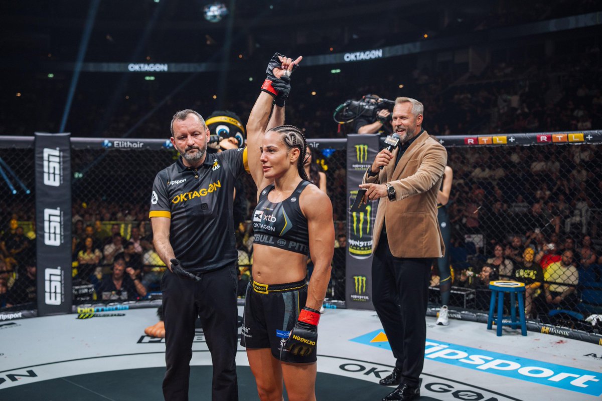 OktagonOfficial's tweet photo. 🫶🏻 She does it again!

Alina Dalaslan 🇩🇪 moves to 6-0 by finishing Djulia Ariana via TKO in round two #OKTAGON90

📺 https://t.co/TVP7NaDRbZ | RTL+ | TVP Sport https://t.co/eTUCZKexVY