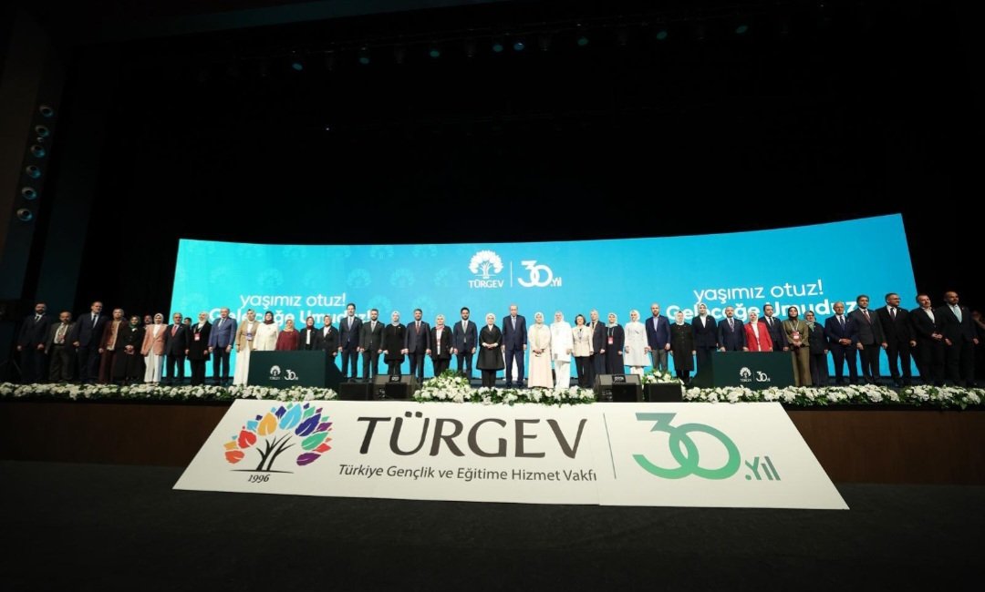 NurdanOzavc's tweet photo. Teşkilat mensuplarımız ile birlikte, TÜRGEV’in 30. Kuruluş Yıl Dönümü Programı’na katılım sağladık.
Genel Başkanımız ve Cumhurbaşkanımız Sayın @RTErdogan’ın hitaplarını dinledik. 

 @salihademirer
@AKKadinSisli
@Haticeyucel2023 https://t.co/NFsae68C00