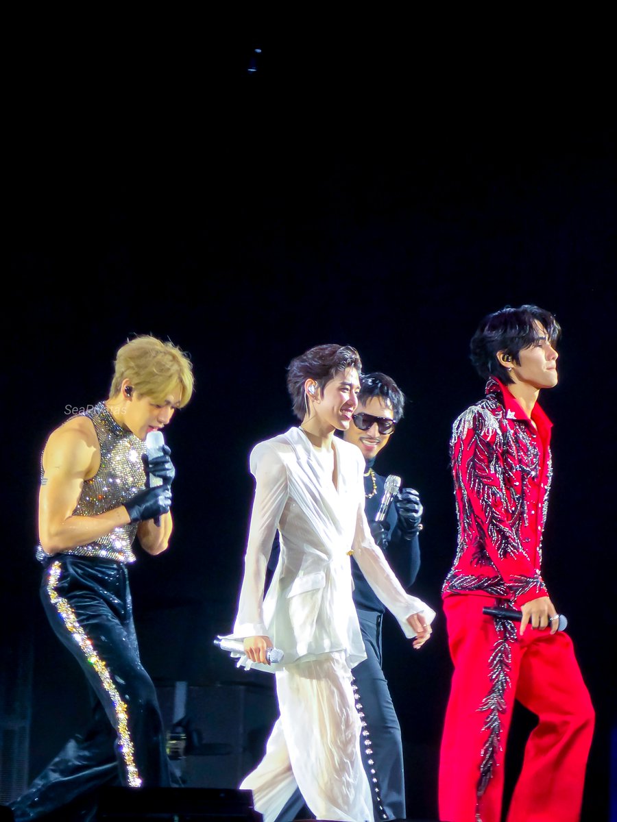 chpiyatas's tweet photo. สั้นๆ Titans = รวมตัว god-tier performers ของจริง!
- อยากดูแบมแบมจริงจัง เพราะไม่เคยติ่ง KPop เลยในชีวิต แล้วรู้สึกโคตรคุ้ม นอกเหนือจากไลน์เป๊ะแล้ว น้องซ้อมกับกลับเป๊ะมาก ชุดปัง แล้วเสิร์ฟทุกมุม
- พีพีคือไม่ใช่โพไซดอนละ แต่เป็นเทพีเธทิส สวยมาก ที่ surprise คือเสียงแข็งแรงมาก ไม่ใช่เรื่องง่ายที่จะ duet กับเจฟแล้วไม่จม เคมีกับธามไทคือที่!
- ธามไท เอเนอร์จี้เต็ม คาริสม่าของแทร่ รู้ว่าเต้นได้ แต่สำหรับเรา โชว์เพลงช้าคือแบบ โคตรดี Titan of RnB ของจริง
- เจฟ เจอหลายครั้งในปีนี้ แต่รอบนี้สะใจความ Sunshine แบบเต็มสูบ, Cry Me A River คือ best of the night ในใจเรา (เพราะนี่โตมากับเพลงแจ๊สและ soul)
- Production โคตรดี วิชวลและสตอรี่ดีมากๆ ระบบเสียงคือเริ่ด!
ใครลังเล กรุณาไปดู
#THETITANSCONCERT_D1
#THETITANSCONCERT
#PPKritt #BamBam #JeffSatur #TIMETHAI