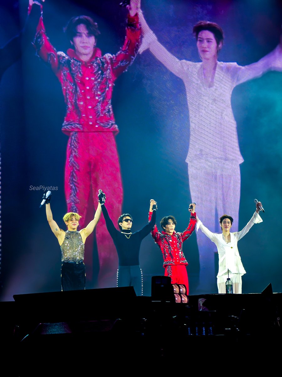 chpiyatas's tweet photo. สั้นๆ Titans = รวมตัว god-tier performers ของจริง!
- อยากดูแบมแบมจริงจัง เพราะไม่เคยติ่ง KPop เลยในชีวิต แล้วรู้สึกโคตรคุ้ม นอกเหนือจากไลน์เป๊ะแล้ว น้องซ้อมกับกลับเป๊ะมาก ชุดปัง แล้วเสิร์ฟทุกมุม
- พีพีคือไม่ใช่โพไซดอนละ แต่เป็นเทพีเธทิส สวยมาก ที่ surprise คือเสียงแข็งแรงมาก ไม่ใช่เรื่องง่ายที่จะ duet กับเจฟแล้วไม่จม เคมีกับธามไทคือที่!
- ธามไท เอเนอร์จี้เต็ม คาริสม่าของแทร่ รู้ว่าเต้นได้ แต่สำหรับเรา โชว์เพลงช้าคือแบบ โคตรดี Titan of RnB ของจริง
- เจฟ เจอหลายครั้งในปีนี้ แต่รอบนี้สะใจความ Sunshine แบบเต็มสูบ, Cry Me A River คือ best of the night ในใจเรา (เพราะนี่โตมากับเพลงแจ๊สและ soul)
- Production โคตรดี วิชวลและสตอรี่ดีมากๆ ระบบเสียงคือเริ่ด!
ใครลังเล กรุณาไปดู
#THETITANSCONCERT_D1
#THETITANSCONCERT
#PPKritt #BamBam #JeffSatur #TIMETHAI