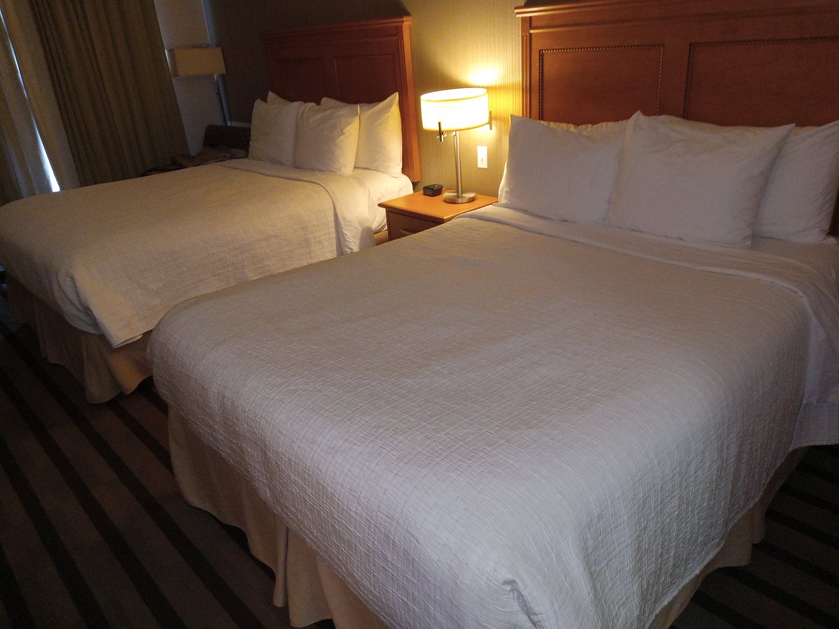 JOHNBROUMAS's tweet photo. Surrey BC Saturday June 20 2026 my Hotel room today. 
Breakfast at the Hotel. Central 
City  Mall shopping today. 
Burger King 👑 Whopper combo for lunch.Jr Whopper Pepsi Chocolate Bar for dinner.
🙂🍳🧇🥐🧁🧁🧃🧃🍔🍟🥤🍔🍫🥤⚾⚽🎪🇨🇦🏟️🏈 https://t.co/m9PtX3ePIF