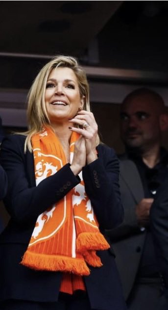 Reedijkie's tweet photo. Mevrouw #WEF van Oranje op snoepreis #nedzwe mede op mijn kosten https://t.co/mnc4nWoEPj