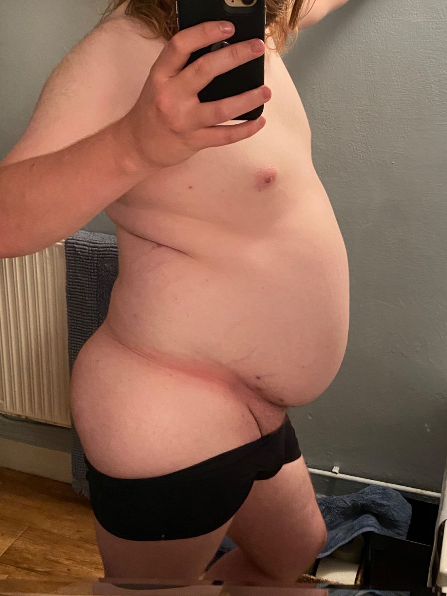 DdraigDerg's tweet photo. So I now weigh 270lbs…

#gainer #weightgain #fat https://t.co/w04J2PEE7S