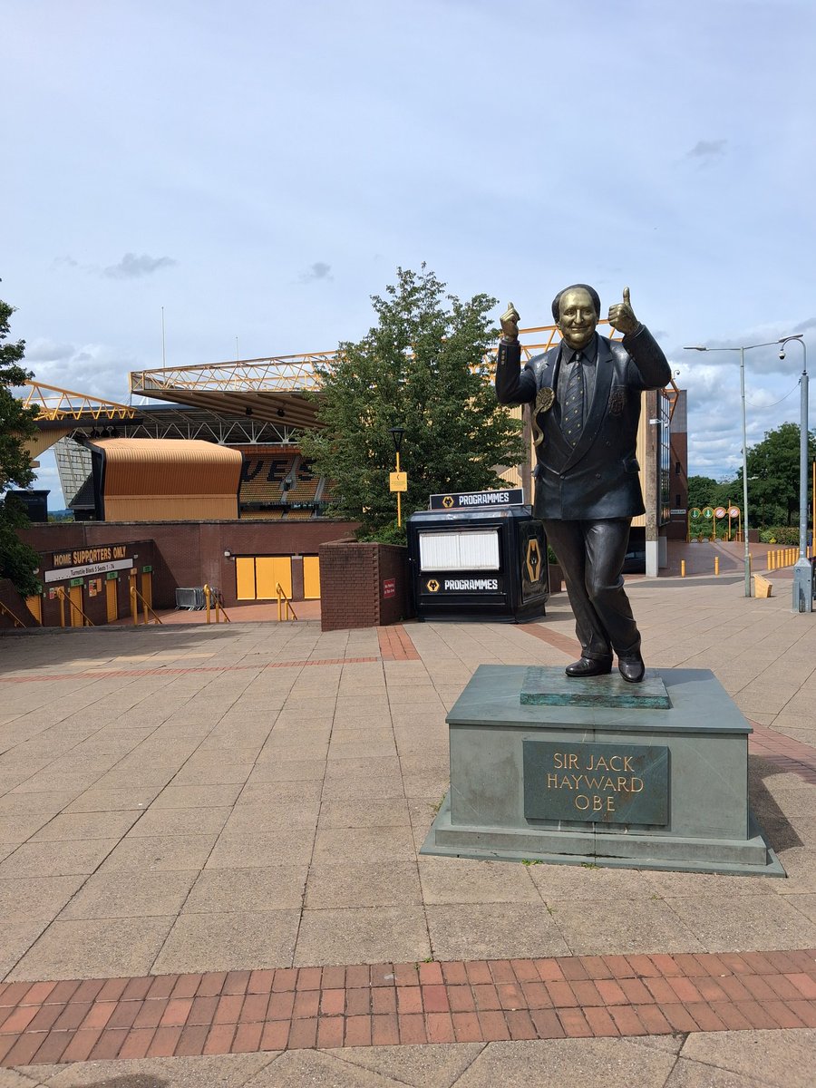 SportTrainingUK's tweet photo. Trip to @Wolves 🐺 https://t.co/xDnCT2i5QM