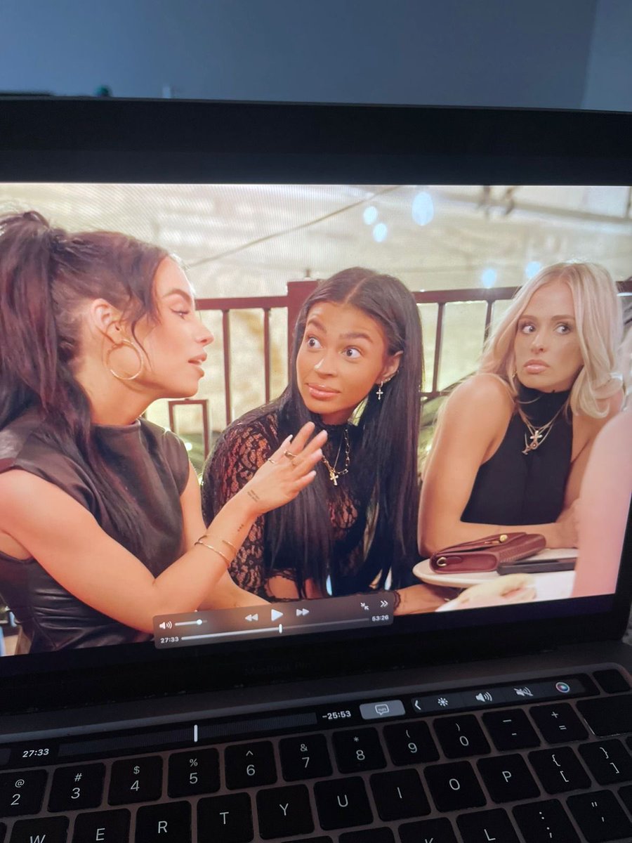 philisamasito's tweet photo. I will never stop watching this show 😭😭😭😭 https://t.co/VIngacM8i8