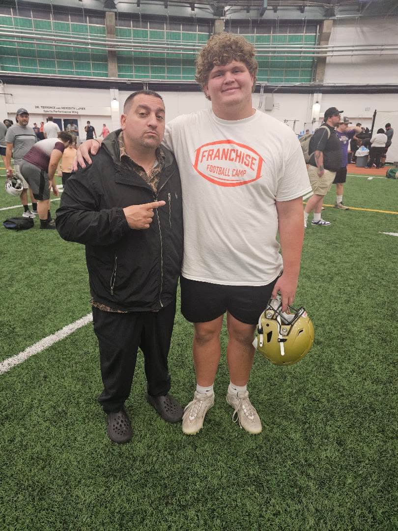 JohnRaley2028's tweet photo. Thank you so much Syracuse, for an amazing camp and a wonderful tour. Thank you @Coach_2CAP and @WhitmanRowe for the amazing hospitality and tour. Excited to be back up here for a game. Thank you @_CoachJCastillo for the training!!!!
@ChrisMaragos @SJNcelticsfb @sixstarfootball https://t.co/xjCux4w5lc