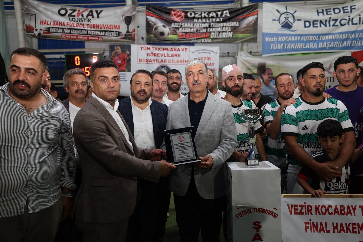romeroglu41's tweet photo. Vezir Kocabay Futbol Turnuvası’nın final karşılaşmasına İlçe Başkanımız İlhan Yıldırım, Cumhur İttifakı ortağımız BBP Dilovası İlçe Başkanı Cihan Sevinç, meclis üyelerimiz ve teşkilat mensuplarımız ile birlikte katıldık.

Turnuvanın şampiyonu olan Yorgun Söğüt Köy Derneği takımını gönülden kutluyorum.

Dostluğun, kardeşliğin ve centilmenliğin ön planda olduğu bu güzel organizasyonda emeği geçen başta Diliskelesi Mahallesi Muhtarımız Adem Kaya olmak üzere herkese teşekkür ediyorum.

#BuŞehirHepimizin