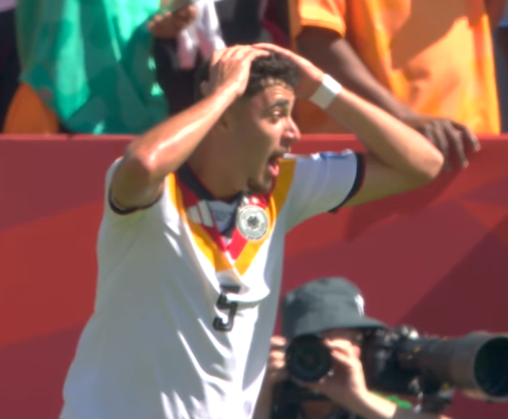 CentralDoBrega's tweet photo. Pavlović só fez o gol porque deu uma porrada no goleiro e ainda saiu incrédulo que foi anulado kkkkkkkkkkkkk https://t.co/EbKJJsXlPe