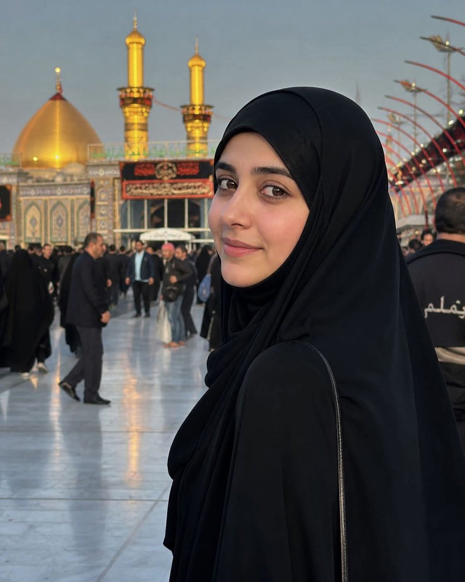 Syeda_Horain5's tweet photo. دل غمِ حسینؑ میں اشکبار ہے،
اور نگاہیں روضۂ امام حسینؑ پر ٹھہر گئی ہیں۔ 🖤 https://t.co/0EhsCMWwVh