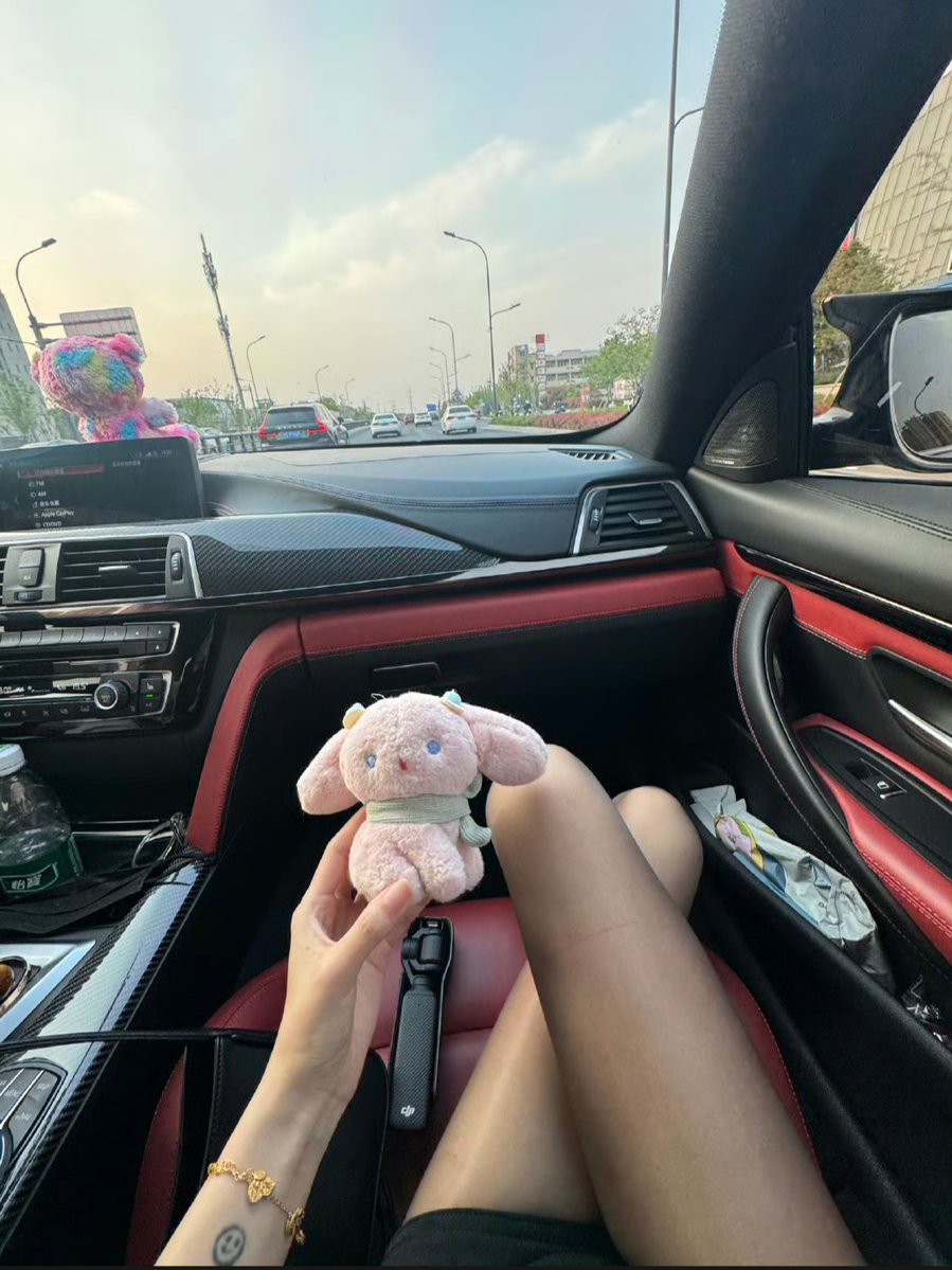 jiangwenji14267's tweet photo. Finally passed my driving test after 3 failed attempts—parallel parking still haunts my dreams, but freedom’s within reach!， https://t.co/nU1hhqzfN3