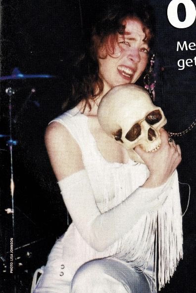 sickheadsong's tweet photo. melissa auf der maur https://t.co/8NLx2qZoY2