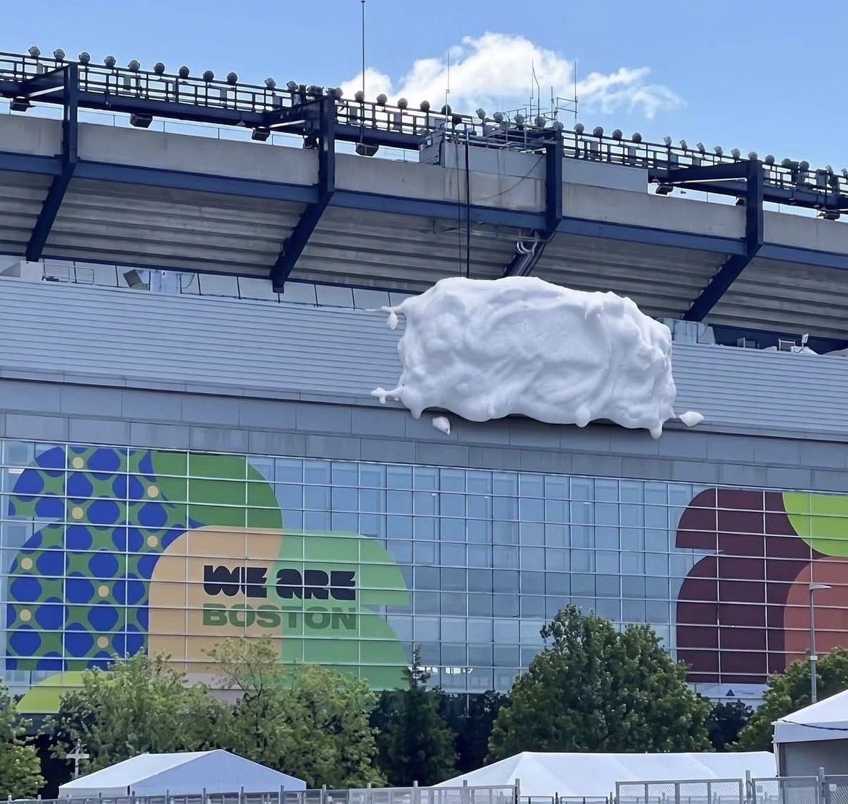 FBAwayDays's tweet photo. FIFA told Gillette to cover up its logo because it wasn’t an official World Cup sponsor.

Gillette responded by turning it into a giant blob of shaving foam. 😭🪒

Brilliant response from them… 🤣👏 https://t.co/UdRZ2bhQhi