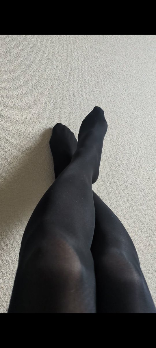 emi36918's tweet photo. 女装した時の自撮りと黒ストッキングのあし！
#女装　#ストッキング　​#femboy　#pantyhose　​#pantyhosefetish https://t.co/nnEt0w3gHT