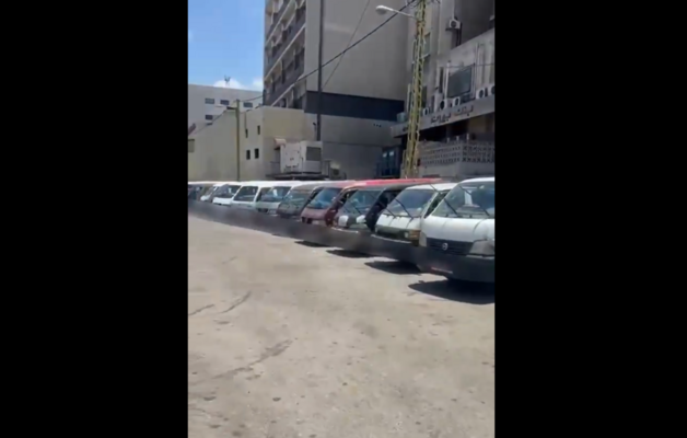 Lebanon9Event's tweet photo. حجز 100 باص مخالف وتوقيف 17 سائقًا خلال حملة أمنية في عدة مناطق يكشف حجم التجاوزات والخلل في قطاع النقل غير المنظم هذه الأرقام تثير تساؤلات حول أسباب استمرار المخالفات ومدى فاعلية الرقابة المسبقة في وقت تتزايد فيه الحاجة إلى ضبط القطاع https://t.co/2cMmX5K8Cn