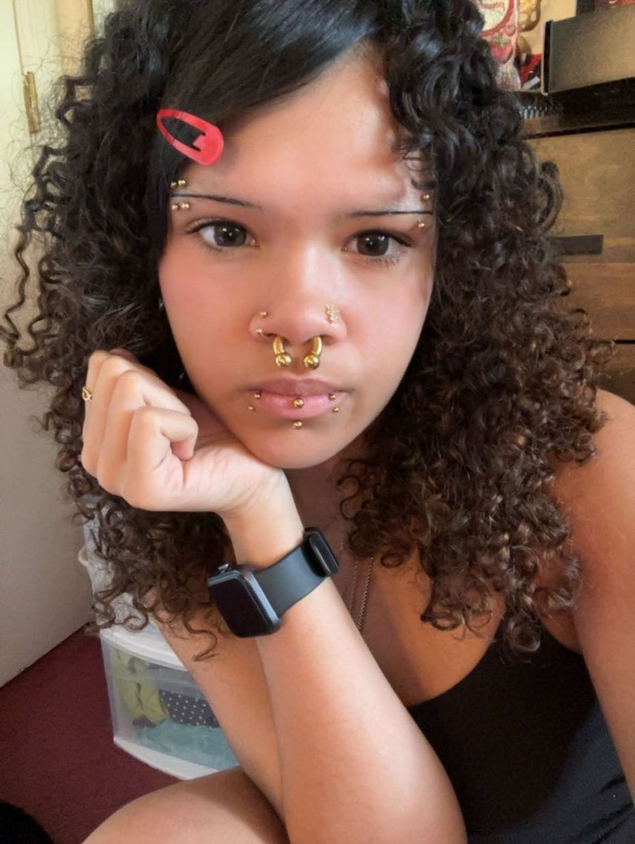 lynmaxxing's tweet photo. when u got free colored contacts and now u look like all the other twitter #egirls https://t.co/J4a8QAjRWU