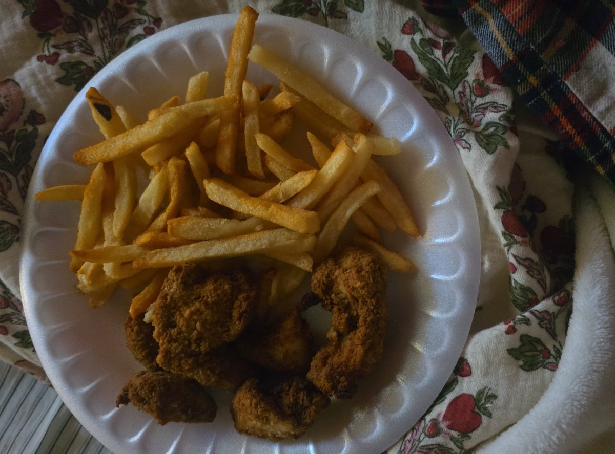 flutterinorgans's tweet photo. eating like royalty (idk the cals) https://t.co/cu1UK3dGJc