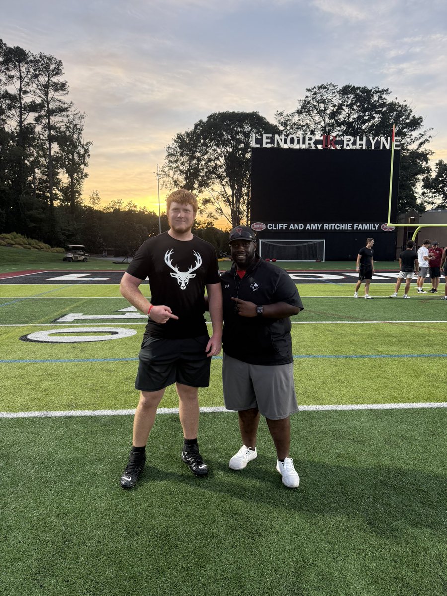 A_Sumner50's tweet photo. Great camp yesterday at @LRBearsFootball thank you @CoachJLord1 for the amazing coaching I greatly appreciate it, I learned a lot. Im super excited to keep learning and competing this summer! https://t.co/7XXfGBD98l