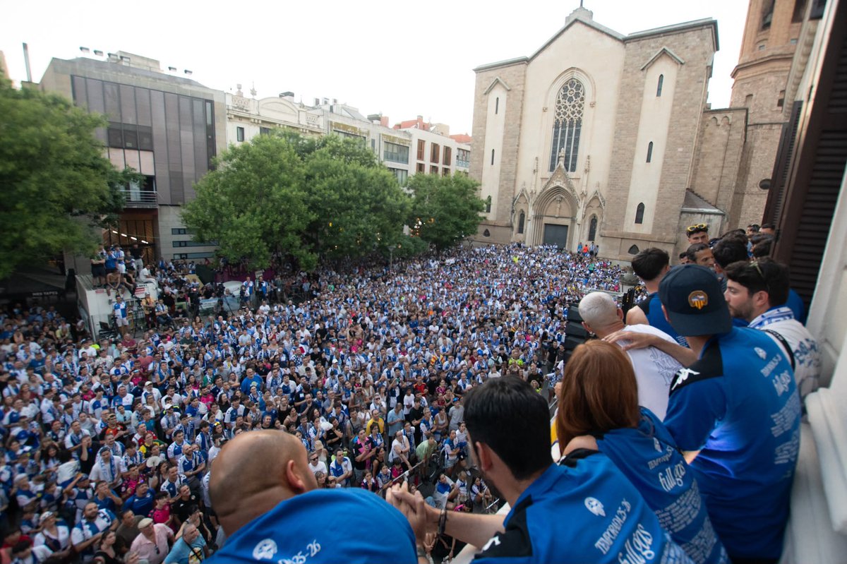 CESabadell's tweet photo. 🧅 Un any després, hem tornat a omplir Sant Roc

🥳 El millor final de festa per una temporada inoblidable https://t.co/CUXZyxaK15