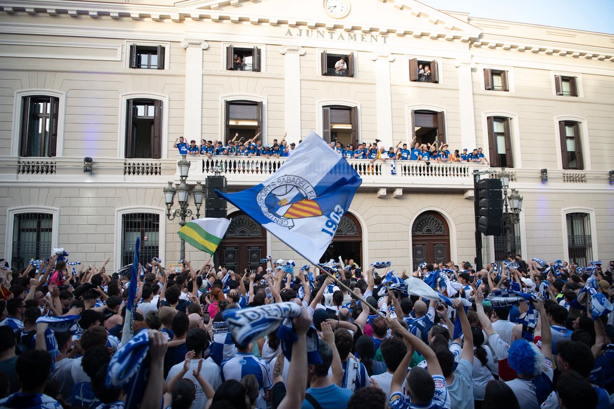 CESabadell's tweet photo. 🧅 Un any després, hem tornat a omplir Sant Roc

🥳 El millor final de festa per una temporada inoblidable https://t.co/CUXZyxaK15