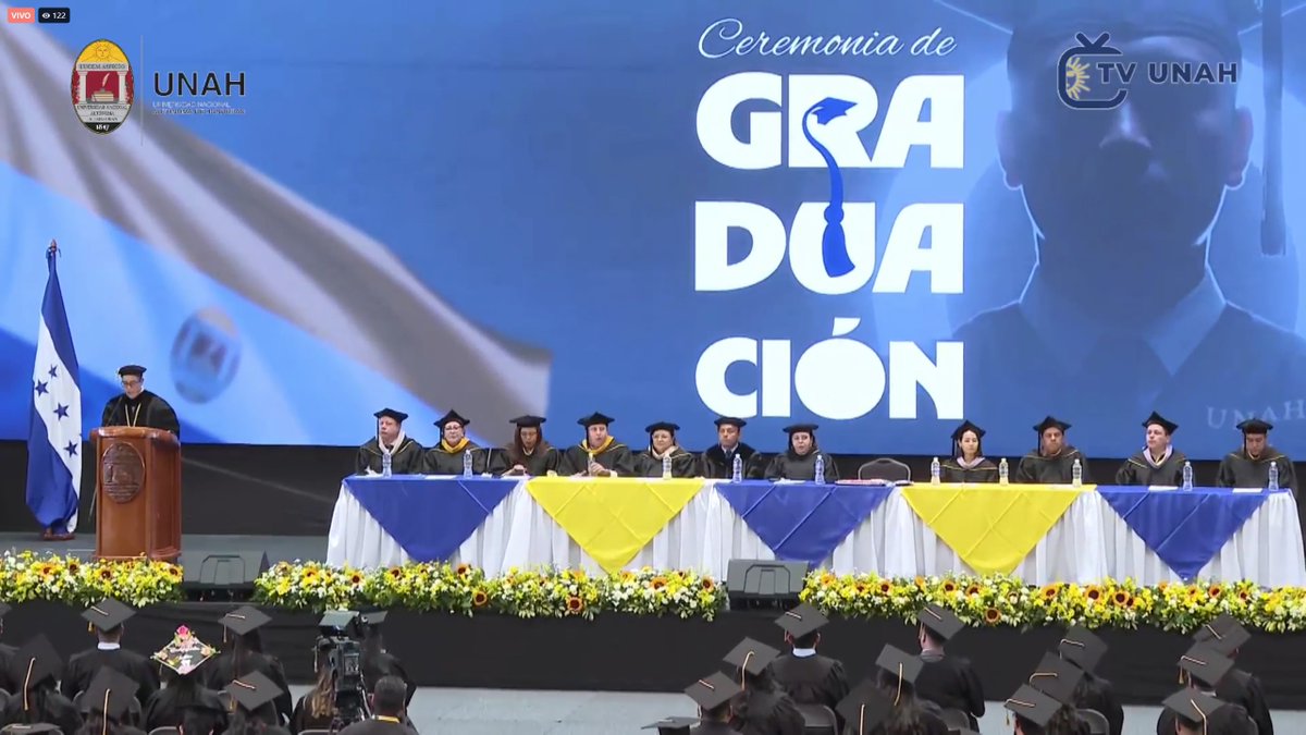 TVUNAH's tweet photo. 🎓✨ La UNAH celebra la jornada vespertina de la Ceremonia de Graduación Pública en Ciudad Universitaria, en la que más de 480 nuevos profesionales reciben su título. 💙💛🌟👏🎉 

#TVUNAHEnVivo 🔴 | https://t.co/7nC7JhQIZm

#UNAH2026 #LaNuevaHistoriaSigue #GraduaciónUNAH https://t.co/TMyB6IOs7I