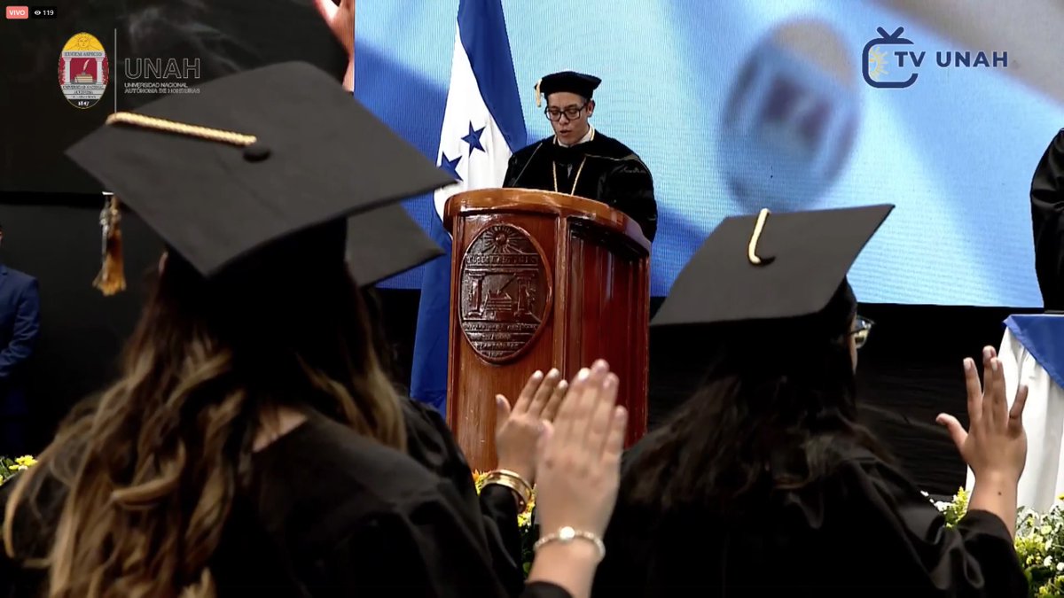 TVUNAH's tweet photo. 🎓✨ La UNAH celebra la jornada vespertina de la Ceremonia de Graduación Pública en Ciudad Universitaria, en la que más de 480 nuevos profesionales reciben su título. 💙💛🌟👏🎉 

#TVUNAHEnVivo 🔴 | https://t.co/7nC7JhQIZm

#UNAH2026 #LaNuevaHistoriaSigue #GraduaciónUNAH https://t.co/TMyB6IOs7I