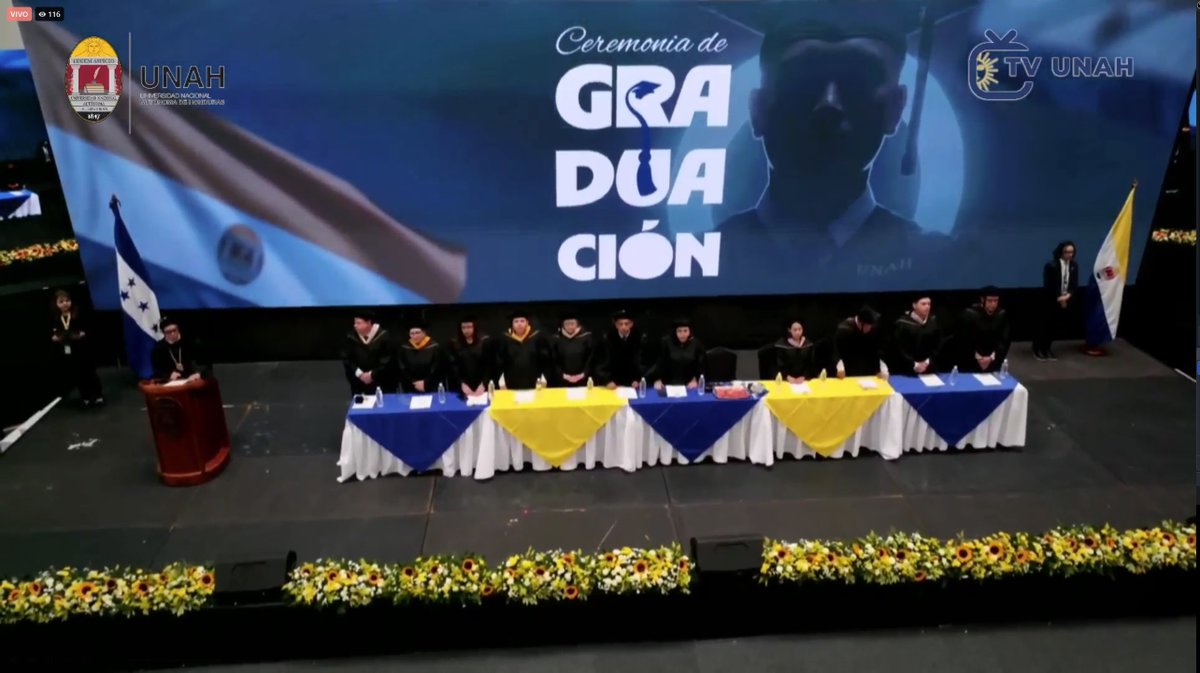 TVUNAH's tweet photo. 🎓✨ La UNAH celebra la jornada vespertina de la Ceremonia de Graduación Pública en Ciudad Universitaria, en la que más de 480 nuevos profesionales reciben su título. 💙💛🌟👏🎉 

#TVUNAHEnVivo 🔴 | https://t.co/7nC7JhQIZm

#UNAH2026 #LaNuevaHistoriaSigue #GraduaciónUNAH https://t.co/TMyB6IOs7I