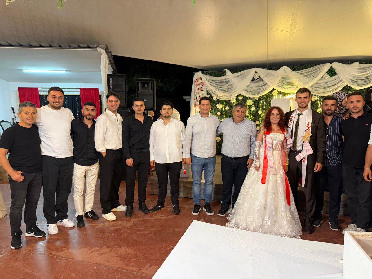 zonguldakis's tweet photo. Devrek Orman İşletme Müdürlüğünde çalışan kardeşimiz Hüseyin Kanber 'in düğününe Zonguldak Bölge Başkanlığımızı temsilen Baştemsilcimiz Olcay Ören emekçilerimizle birlikte katıldılar. Oğuztek ve Kanber ailelerini tebrik eder Hüseyin &amp; Naz çiftine ömür boyu mutluluklar dileriz. https://t.co/UqxnvM2OU8