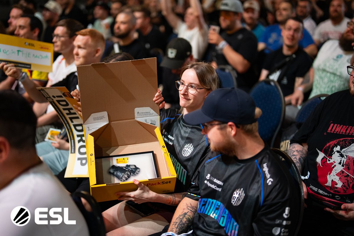 ESLCS's tweet photo. Came to watch the major.
Left with some Handwraps | Duct tape delivered by @OJBorg in the #DHLDROP
#IEM @DeutschePostDHL https://t.co/pMvCDYARTz