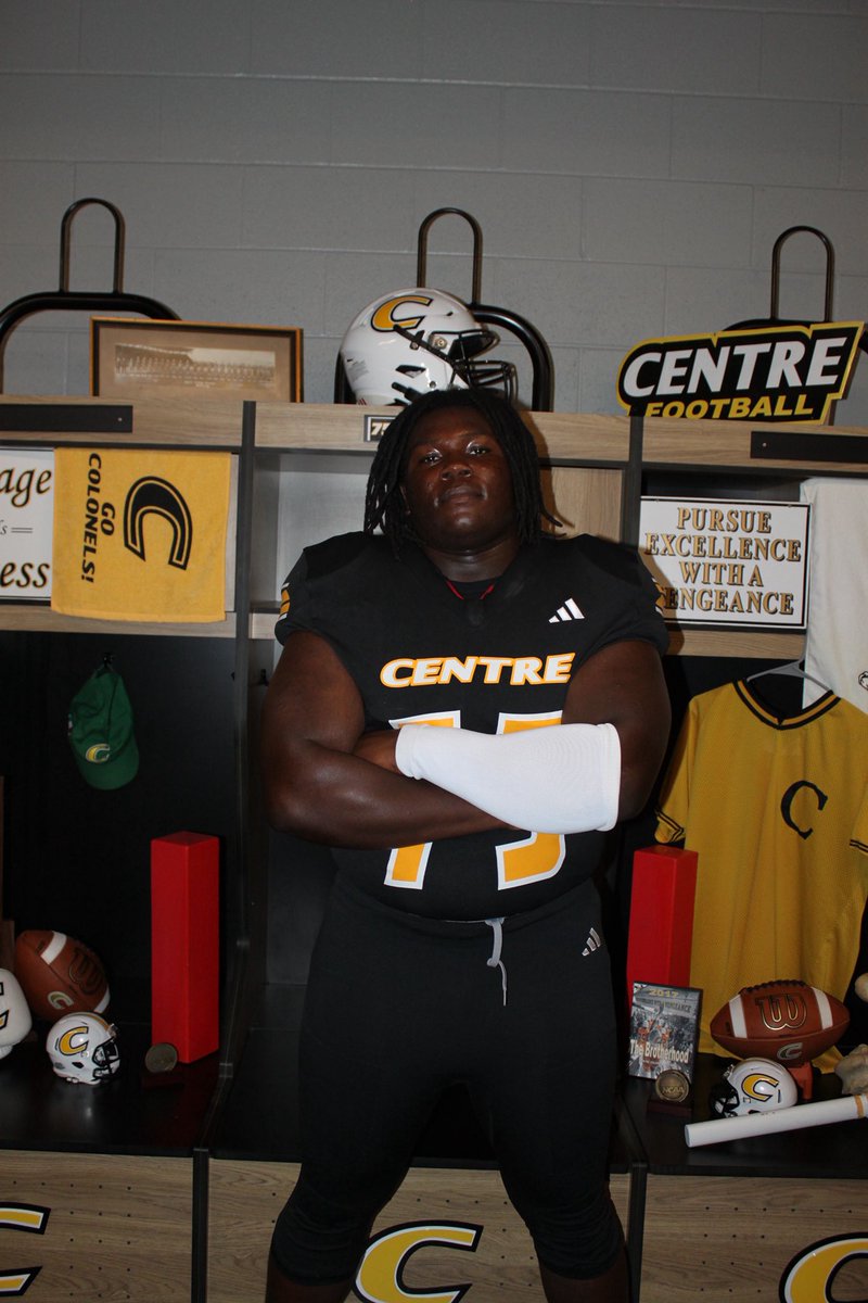 BraydenAustin75's tweet photo. I had a great time visiting @CentreFootball and getting to meet @DFitzpatrick56 and @CoachAndyFrye. Go Colonels!
@CBHS_Football
@CoachCrawfordFB 
@ThomasMcDaniel4
@__901JB
@CSmithScout https://t.co/TVWAo8dENO