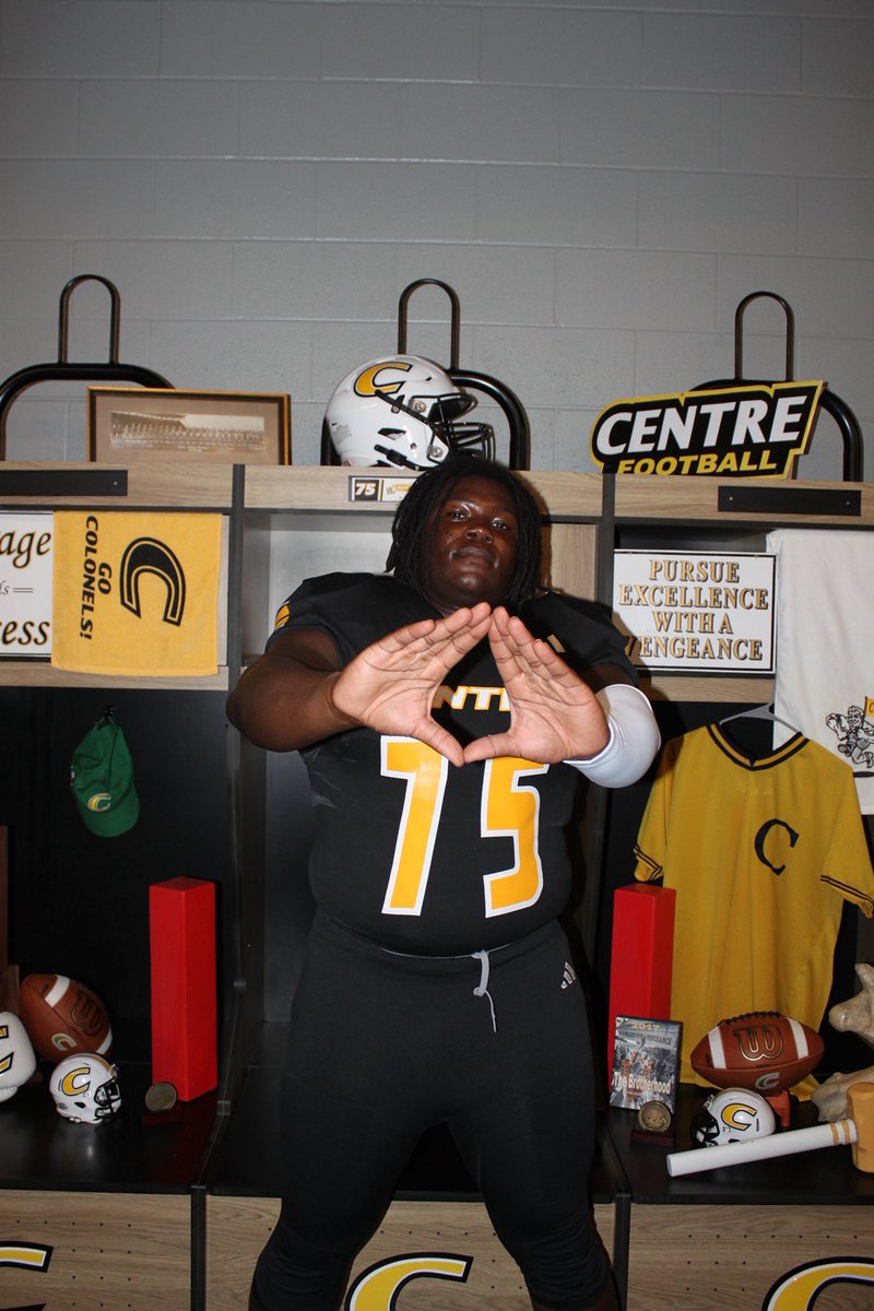 BraydenAustin75's tweet photo. I had a great time visiting @CentreFootball and getting to meet @DFitzpatrick56 and @CoachAndyFrye. Go Colonels!
@CBHS_Football
@CoachCrawfordFB 
@ThomasMcDaniel4
@__901JB
@CSmithScout https://t.co/TVWAo8dENO