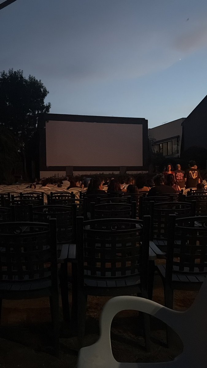 paulambda's tweet photo. Cine de verano https://t.co/ZTXMgAXR2i