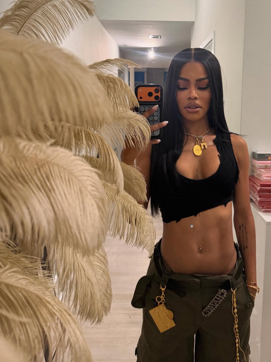 yabaleftonline's tweet photo. Teyana Taylor always applying pressure. https://t.co/MjXniHzrLH
