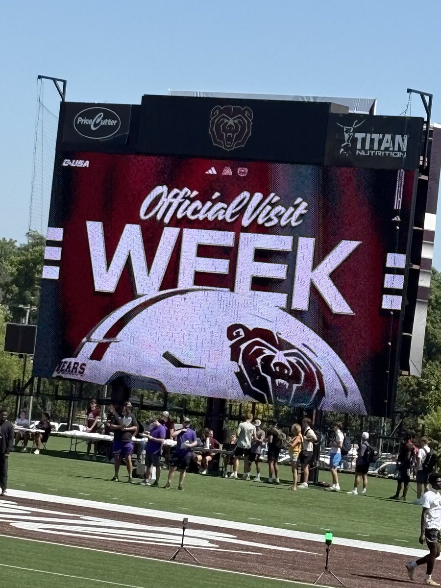 jacks0nfleer6's tweet photo. I had a great day at the Missouri State camp. thanks for the opportunity.

@EarlGill10 @PrepRedzone @247recruiting https://t.co/UtFp8G5oVd