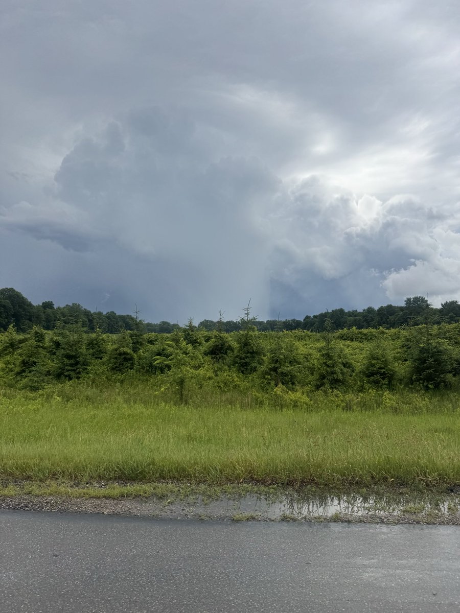 Mondo_Great's tweet photo. @IWeatherON Couple of photos driving by the storm 10 mins ago https://t.co/x7txFQ2baz