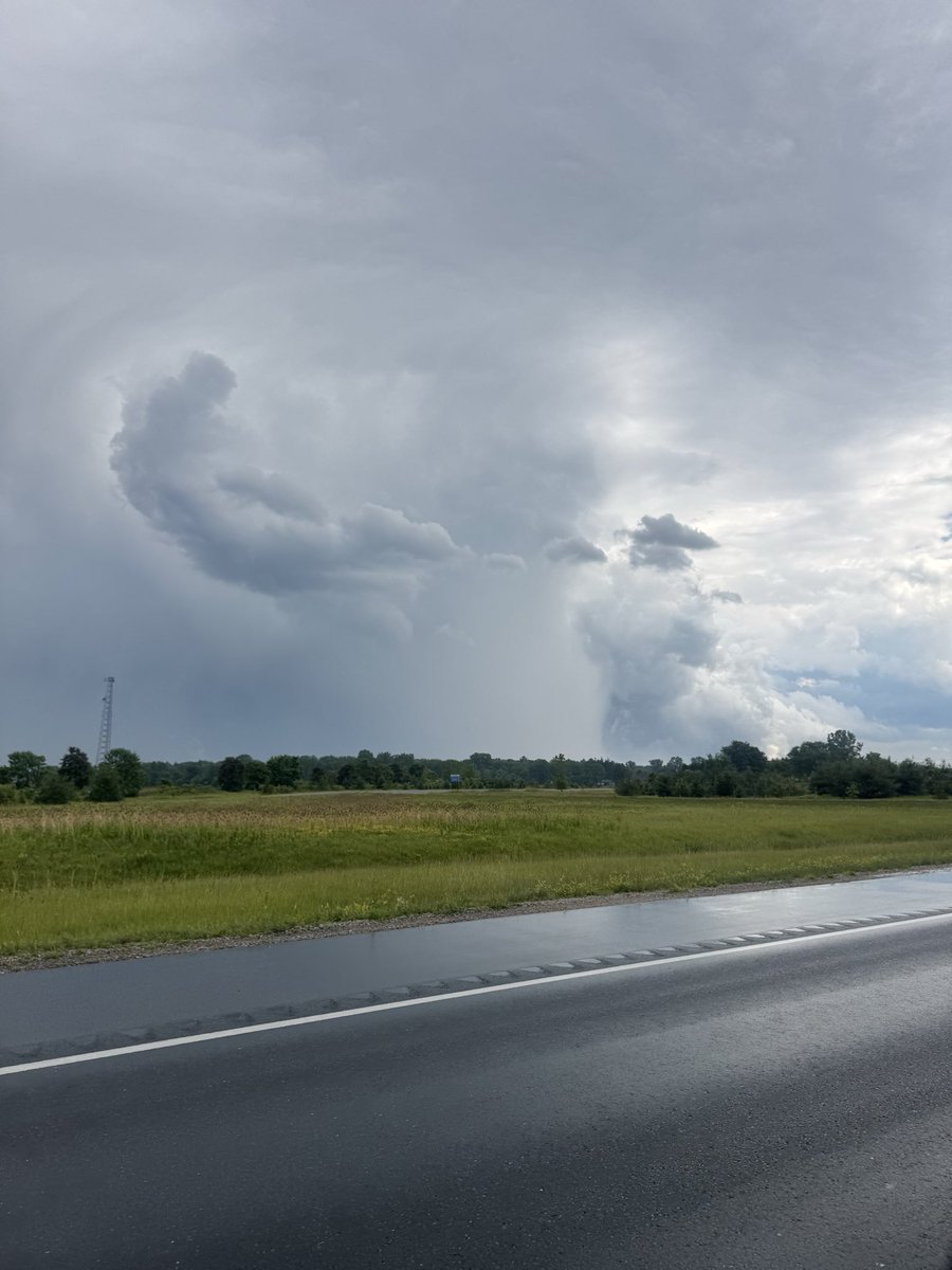 Mondo_Great's tweet photo. @IWeatherON Couple of photos driving by the storm 10 mins ago https://t.co/x7txFQ2baz