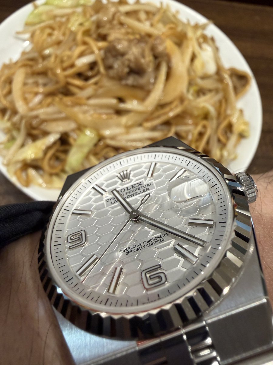hitoowatch's tweet photo. 町中華の焼きそば
#TransparentCaseback
#OysterPerpetual
#DynapulseEscapement #ROLEX #LandDweller #ref127334
#yokohama https://t.co/dftEWbXX49