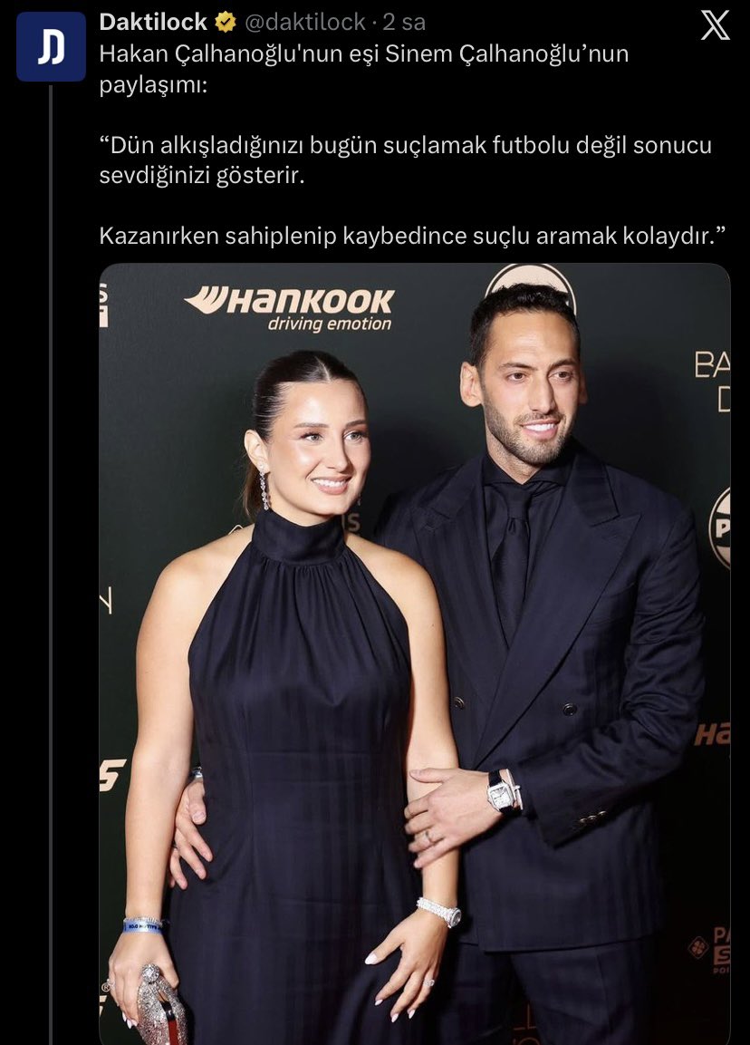 ibrahimvcGs's tweet photo. ▪️Senin kocan bir milletin hayallerini, Fenerbahçe’ye gitme bahanesiyle heba etti.
▪️Senin kocan bu milletin 24 yıl süren dünya kupası hasretini para uğruna hiçe saydı.
▪️Senin kocan milli takımın kaptanı olmasına rağmen bu bilinç ve hırsla hareket etmeyip otel odalarında story çekti.
▪️Senin kocan milli takımdaki oyuncuları toparlayıp sahiplenmek yerine Hakan Safi denilen adamın verdiği para ve teklifleri mili takım kampına kadar taşıyıp bu milletin hayallerini umutlarını unuttu.

O yüzden bu milletin derdi kimseyi suçlamak değil.
Bu milletin derdi, senin kocan gibi rezil ve şımarıkları bir daha o şanlı forma altında görmemek… @hakanc10 #BizimÇocuklar
