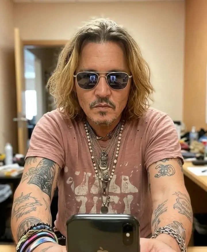 Johnny depp tweet media
