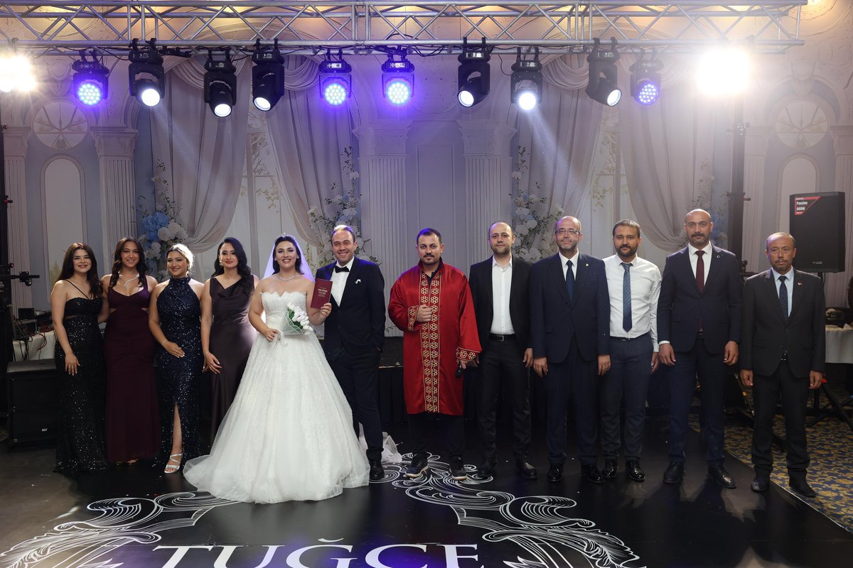 mhp_gaziantep's tweet photo. İl Başkanımız Mehmet Sait KILIÇ Bey, Yönetim Kurulu Üyelerimiz  Türk Tarım Orman-Sen Gaziantep Şube Başkanı Cuma Erol’un kıymetli evladının düğün merasimine katılarak mutluluklarına şahitlik ettiler. 

Hayırlı, uğurlu olsun. https://t.co/DHdbCOuuMr