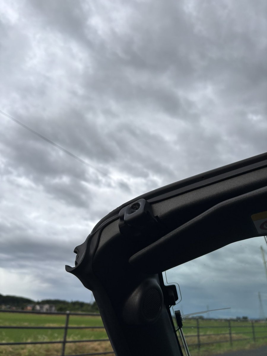 jyk2018's tweet photo. 昨日梅雨入り
こちらでは雨じゃ降らなければ晴れというが
まさに梅雨の晴れ間を縫ってオープンドライブ

#COPEN
#コペン
#早朝ドライブ https://t.co/GkMs3BhOPt