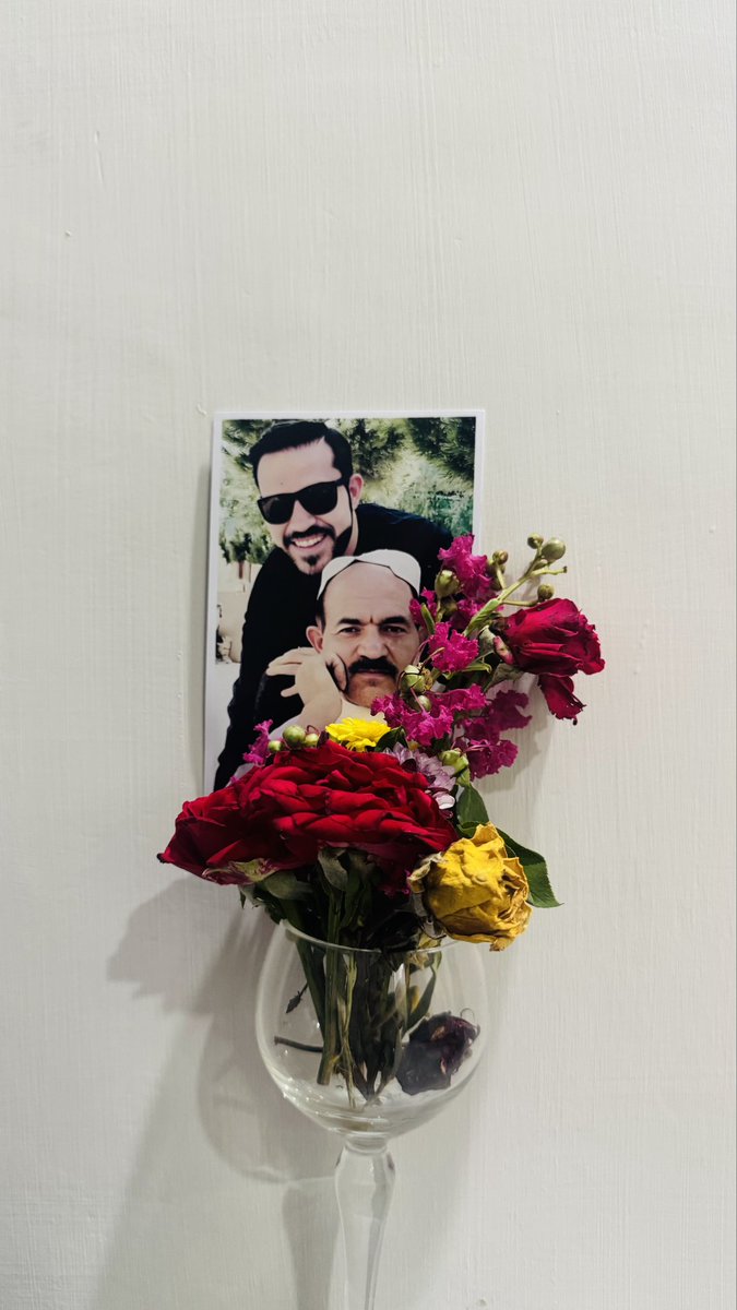 vaxiri's tweet photo. ځنکدن کې مې مخ واړوی قبلے ته 
مخامخ مې کېږدی خپلې محبوبې ته 

#Tribute2AbdullahMoqori https://t.co/y54qVL14nZ